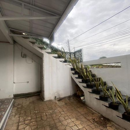 Express O 92106 Nayus Homestay Syariah Yogyakarta Bagian luar foto