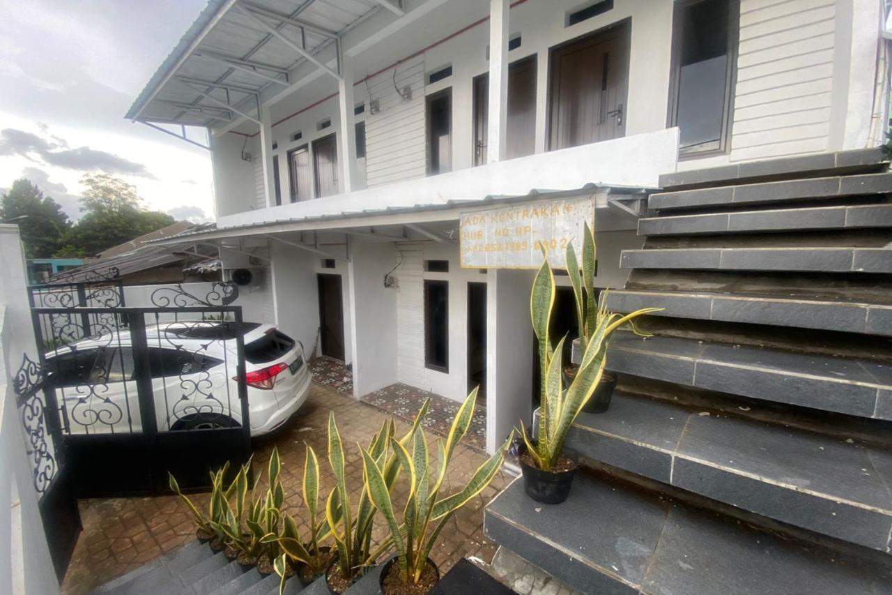 Express O 92106 Nayus Homestay Syariah Yogyakarta Bagian luar foto
